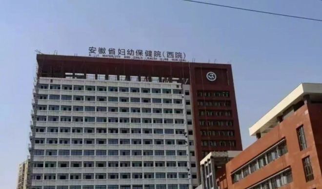 安徽27天新生儿住院治疗黄疸期间去世家长：监控显示孩子脸朝下被闷挣扎10分钟没了动静半小时后才被发现(图2)